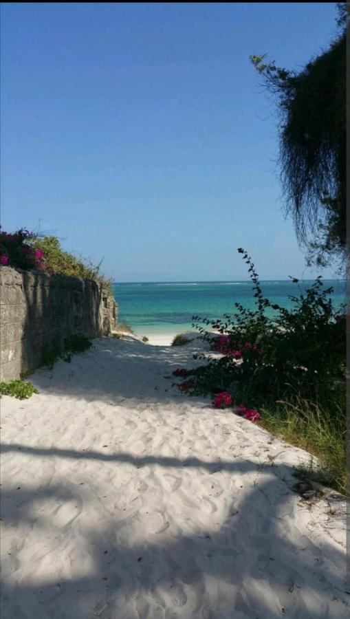 Beach Front Studio Apartment Nyali Beach エクステリア 写真